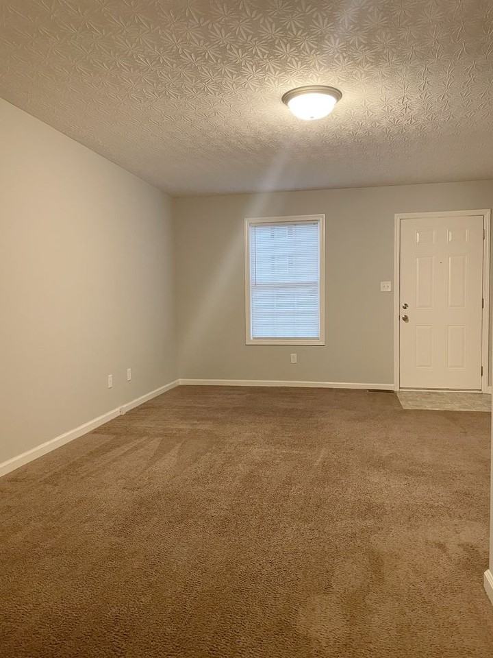 374 Upper Stone Ave - Photo 7 of 8