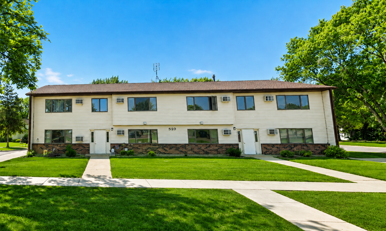 Jamestown Apartments - Photo 2 of 3