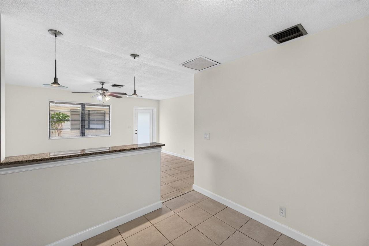 2500 Southwest 18th Terrace - Photo 2 of 14