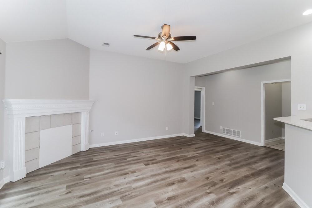 9355 Helmsley Dr - Photo 5 of 17