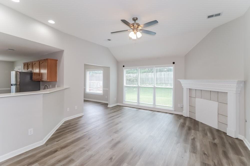 9355 Helmsley Dr - Photo 6 of 17
