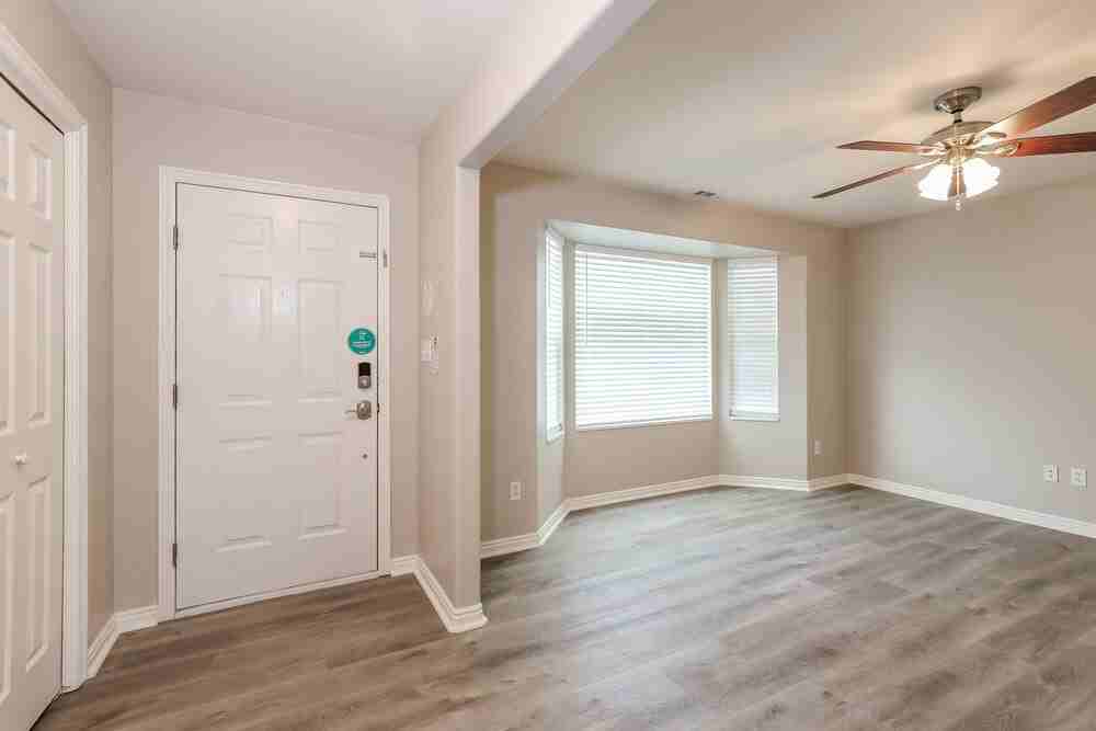 2528 Wn - Photo 3 of 16