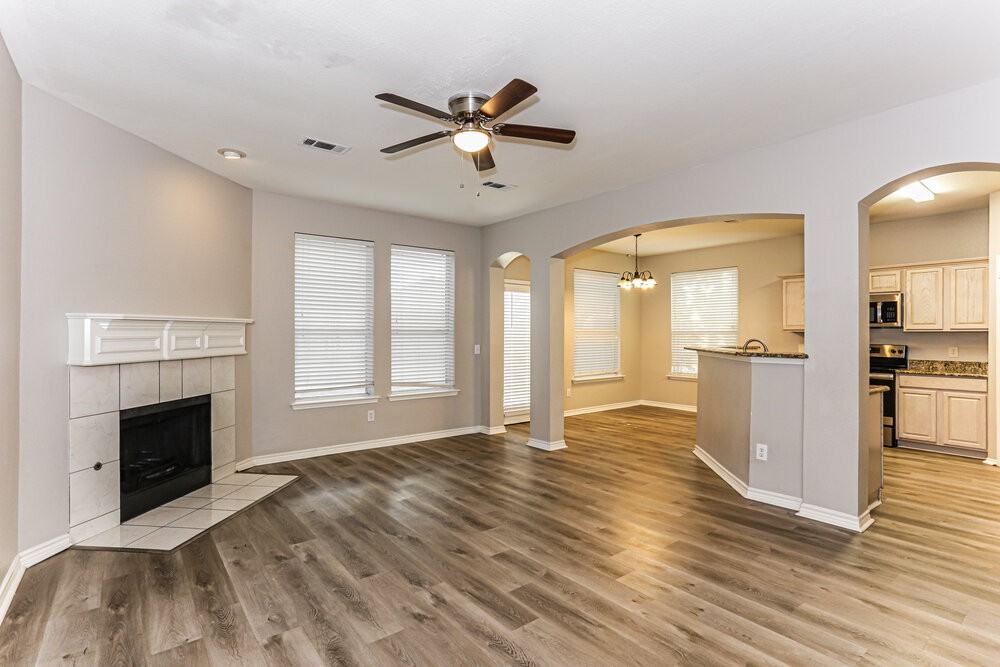 1630 Redwood Dr - Photo 4 of 17