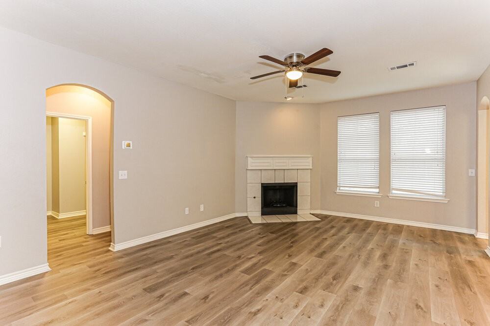 1630 Redwood Dr - Photo 5 of 17