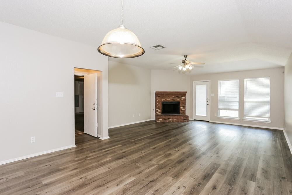 1711 Venus Dr W - Photo 3 of 16