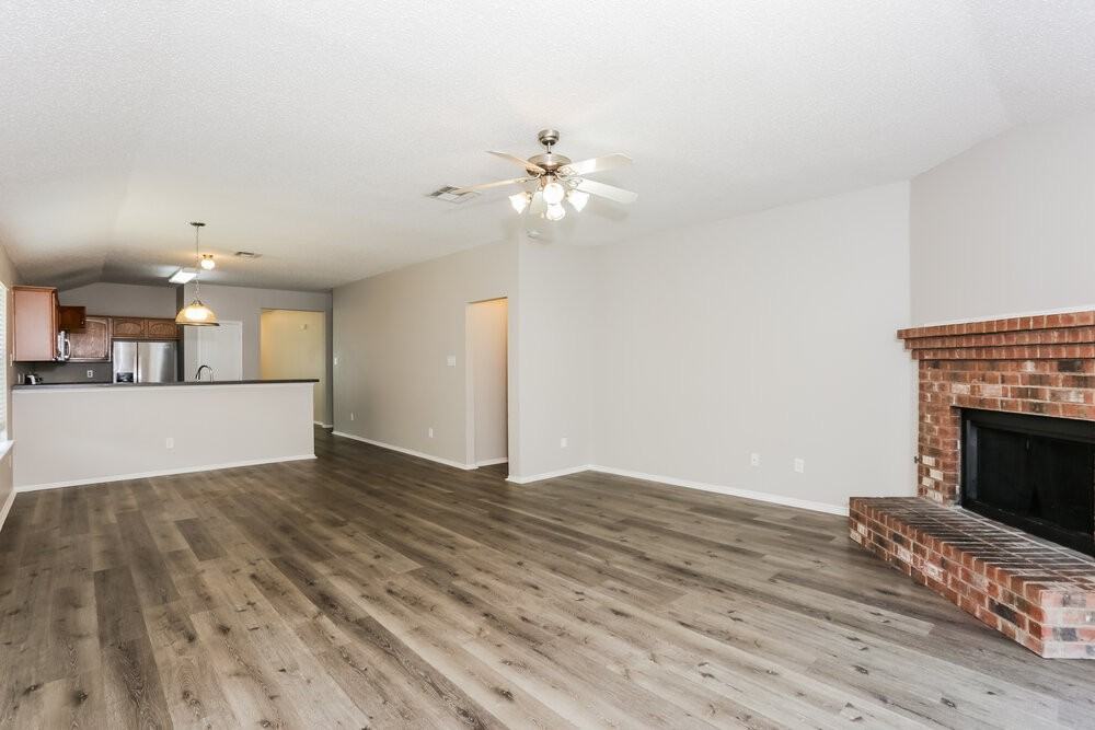1711 Venus Dr W - Photo 4 of 16