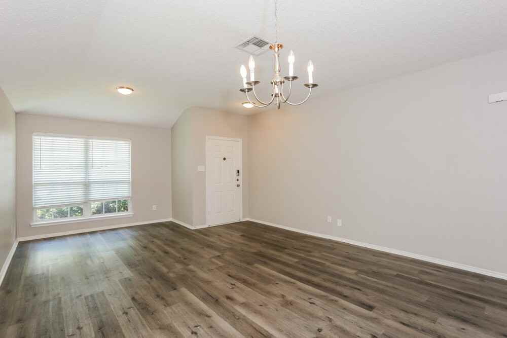 1711 Venus Dr W - Photo 5 of 16