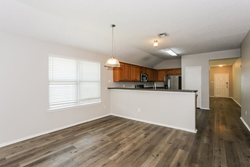 1711 Venus Dr W - Photo 6 of 16