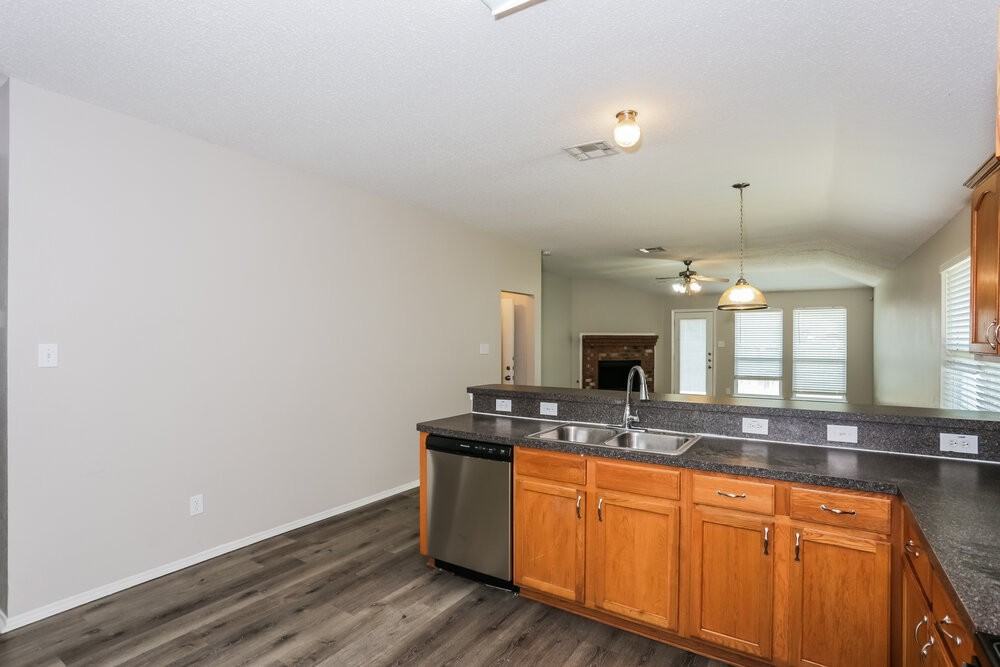 1711 Venus Dr W - Photo 7 of 16