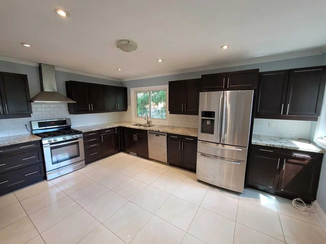 95 Overland Drive - Photo 3 of 29
