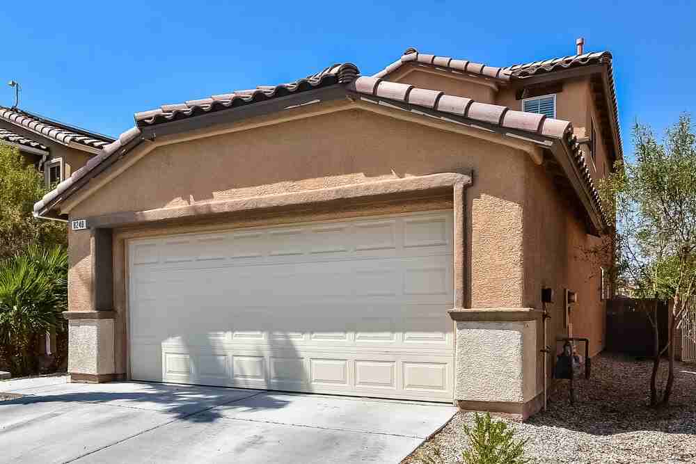 6249 Capehart Falls St - Photo 4 of 17