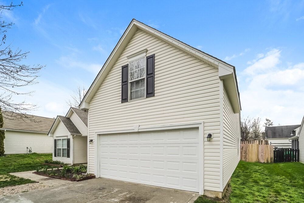 8232 Fox Swamp Rd - Photo 4 of 20