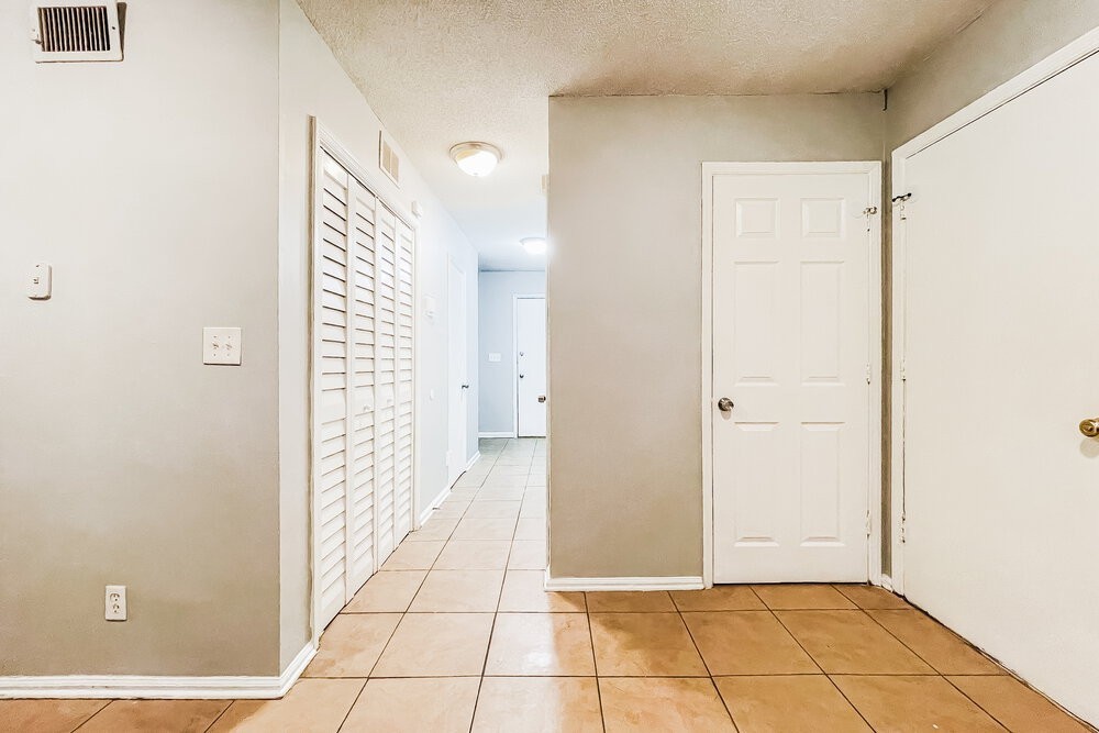 3895 Springleaf Ct - Photo 3 of 25
