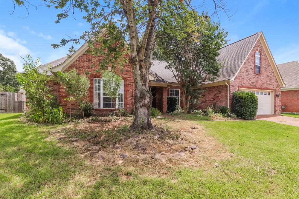 288 Mayhurst Ln - Photo 4 of 17