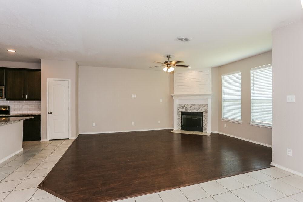 204 Bay St - Photo 4 of 17