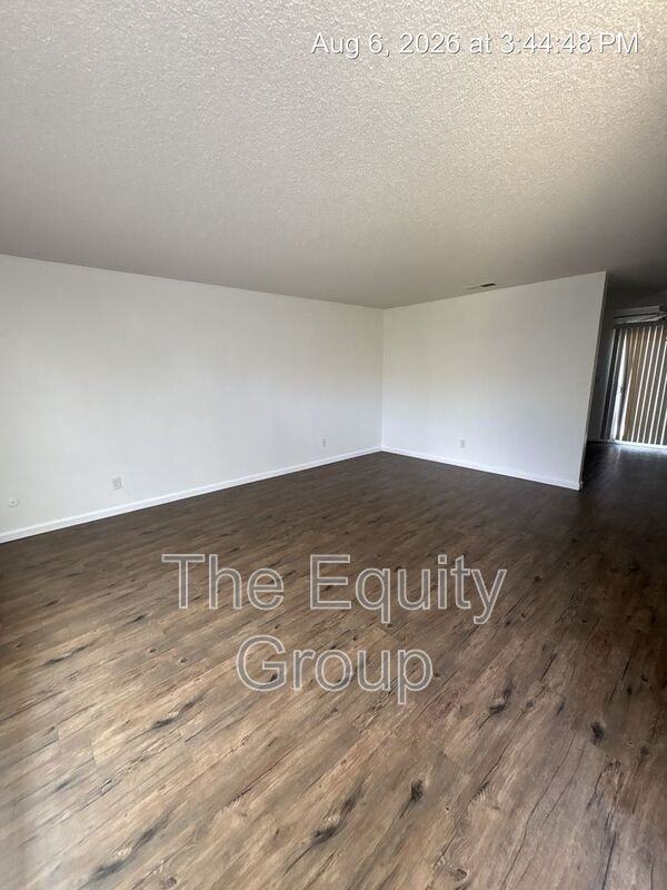 907 S Demaree St - Photo 2 of 15