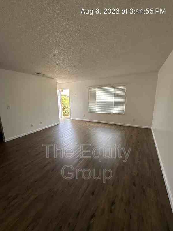907 S Demaree St - Photo 3 of 15