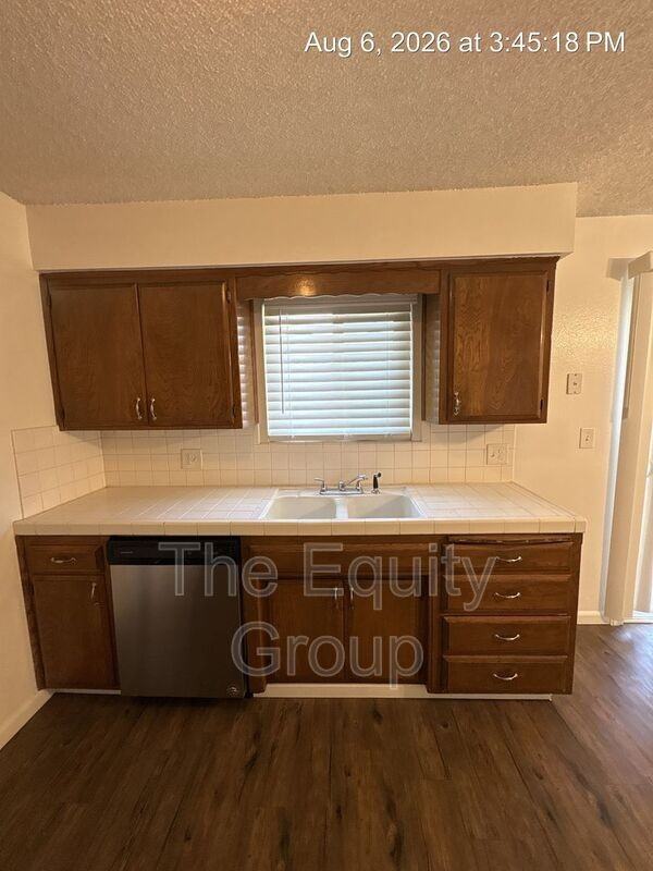 907 S Demaree St - Photo 5 of 15