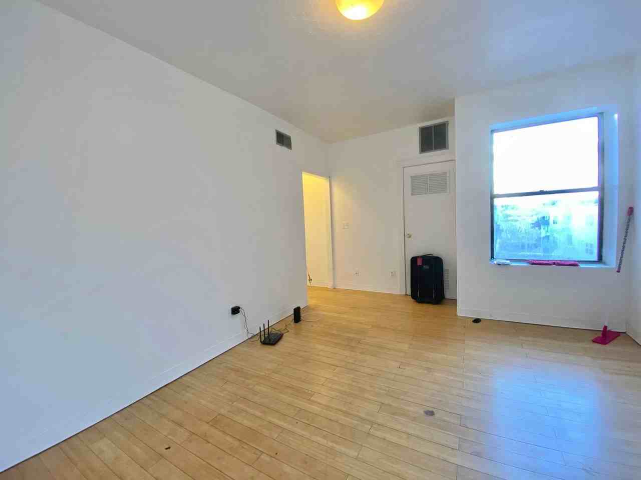 243 Harvard Ave - Photo 6 of 14
