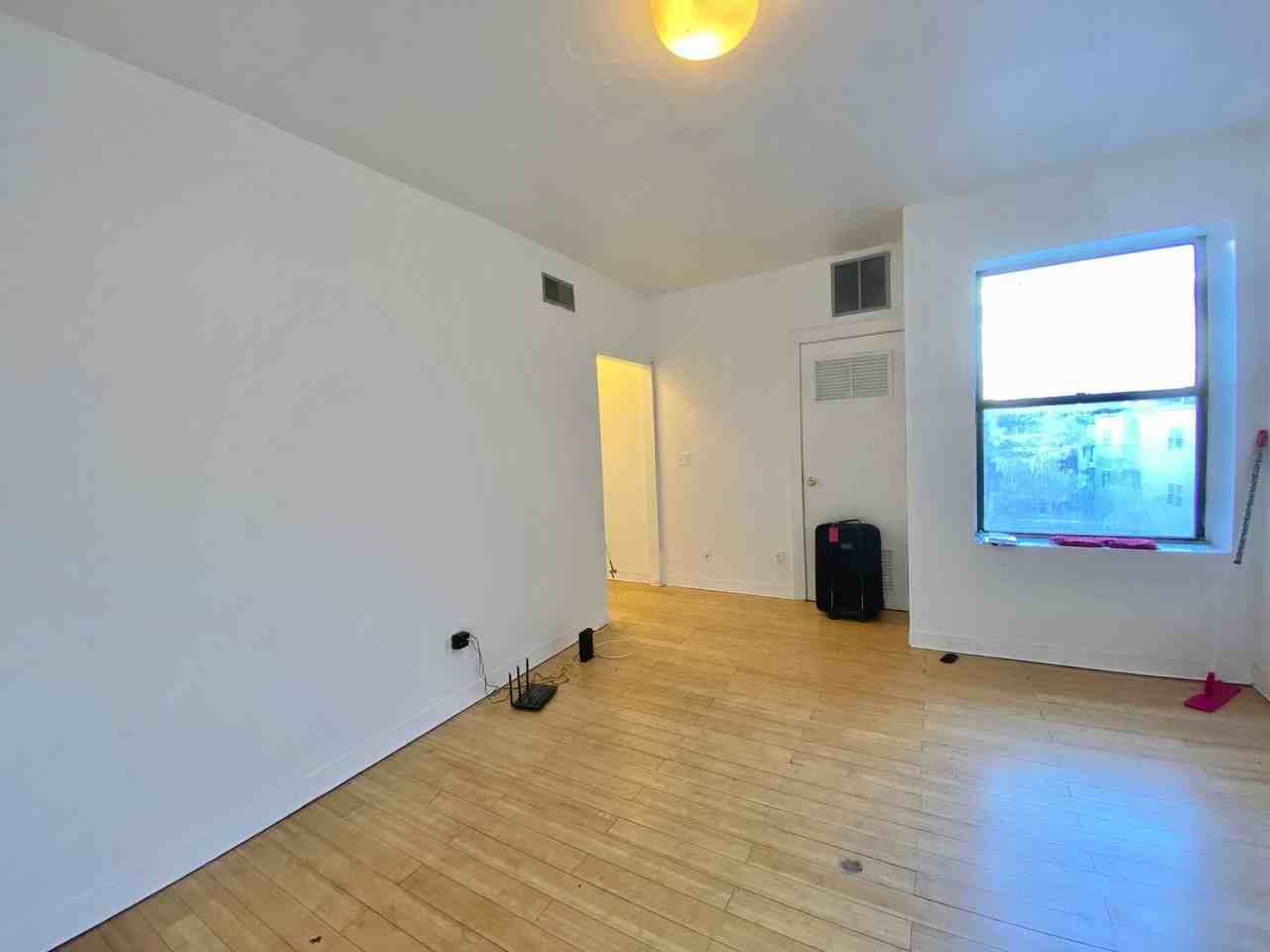 243 Harvard Ave - Photo 7 of 14