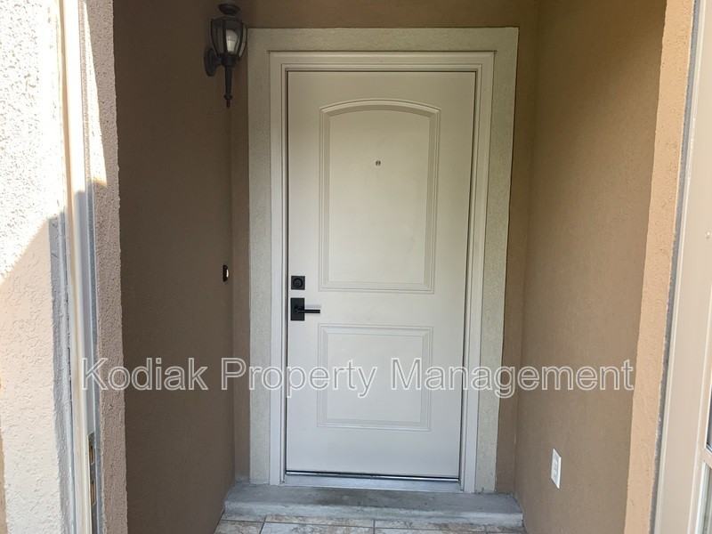 312 Greenwich Dr - Photo 2 of 50
