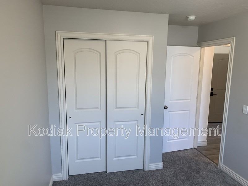 312 Greenwich Dr - Photo 4 of 50
