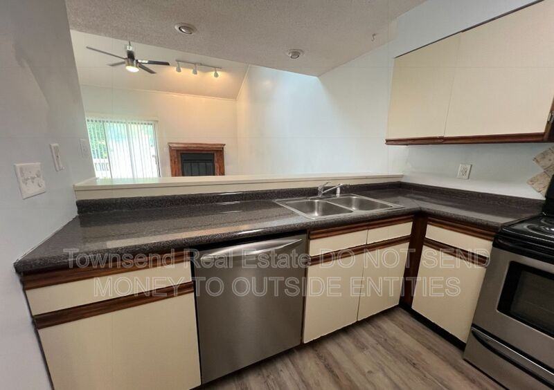 501 Cypress Trace Dr - Photo 7 of 20