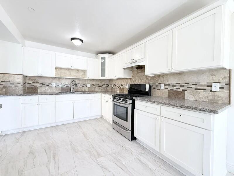 1440 E 42nd St - Photo 5 of 20