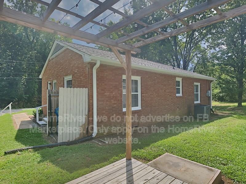 5606 Sapp Rd - Photo 7 of 18