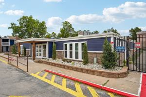 featured image of 1900 N Rockwell Ave