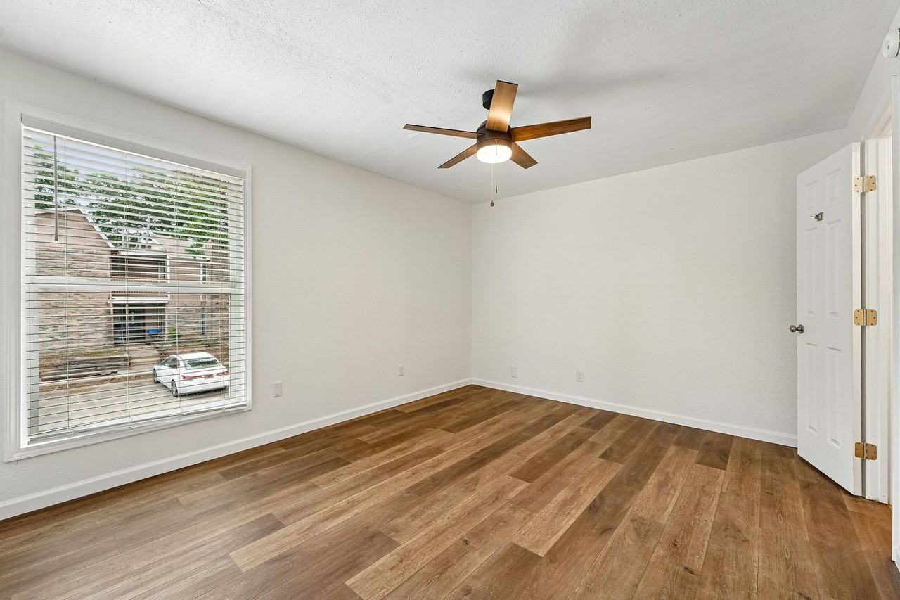 1900 Parkside Apartments - Photo 4 of 50
