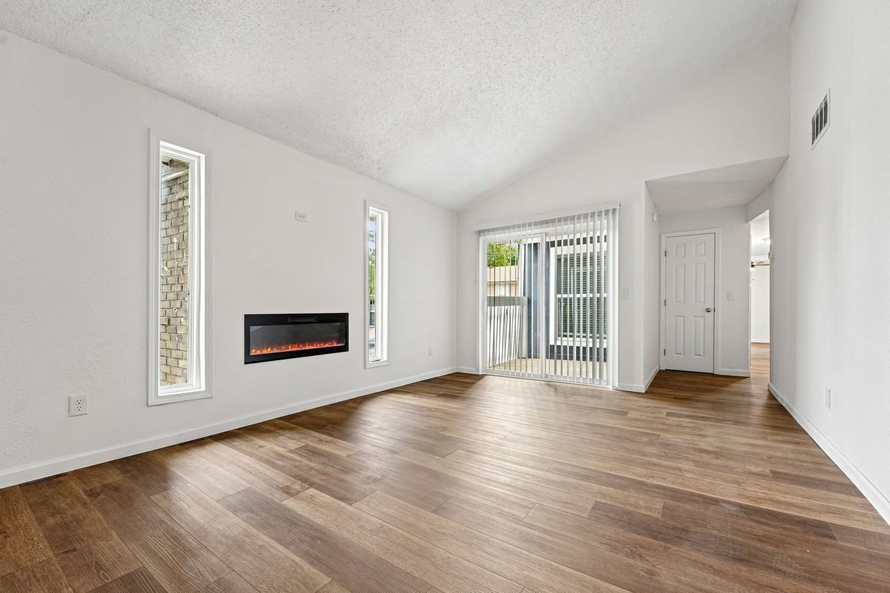 1900 Parkside Apartments - Photo 5 of 50