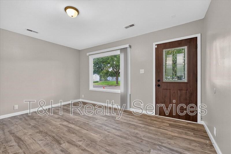 232 Gaywood Dr - Photo 6 of 30