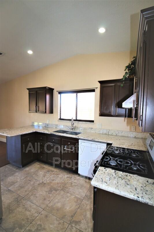82360 Priscilla Ct - Photo 3 of 13