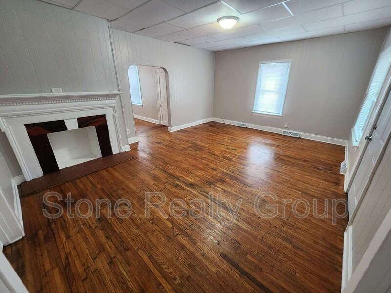 1040 7th Ave - Photo 2 of 7