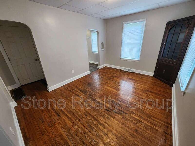 1040 7th Ave - Photo 3 of 7