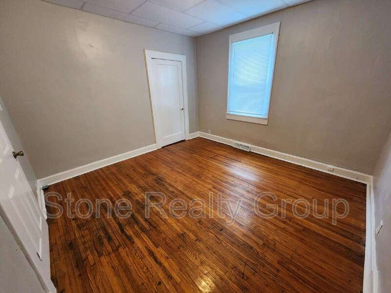 1040 7th Ave - Photo 5 of 7
