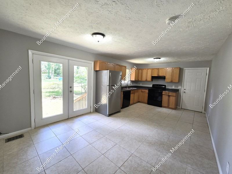 8834 Homewood Dr - Photo 4 of 17