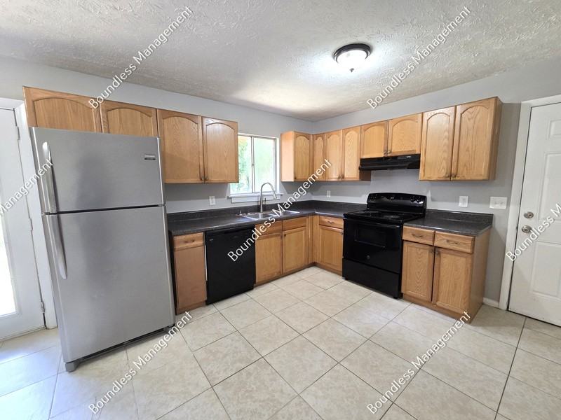 8834 Homewood Dr - Photo 5 of 17
