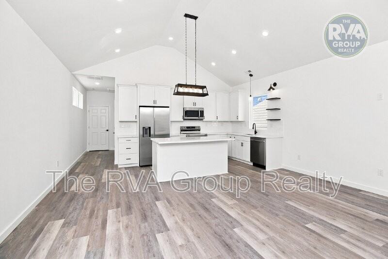 1609 Rogers St - Photo 4 of 21