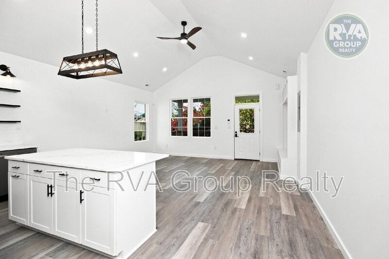 1609 Rogers St - Photo 7 of 21