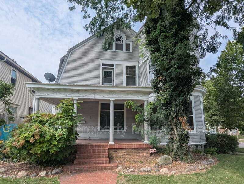 1025 Crescent Ave - Photo 2 of 26