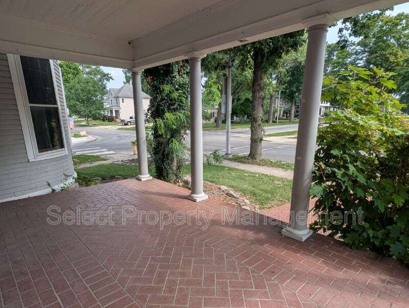 1025 Crescent Ave - Photo 3 of 26