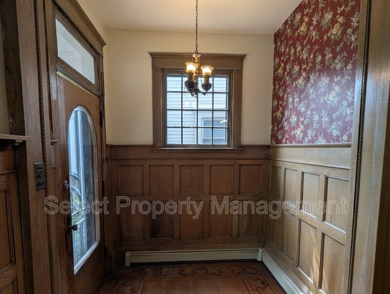 1025 Crescent Ave - Photo 5 of 26