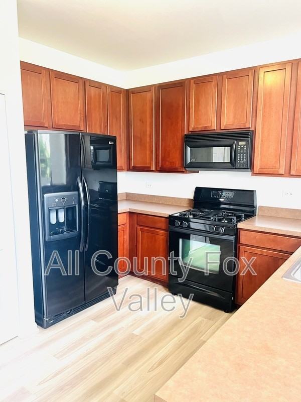 503 S Lakeside Ct - Photo 2 of 19