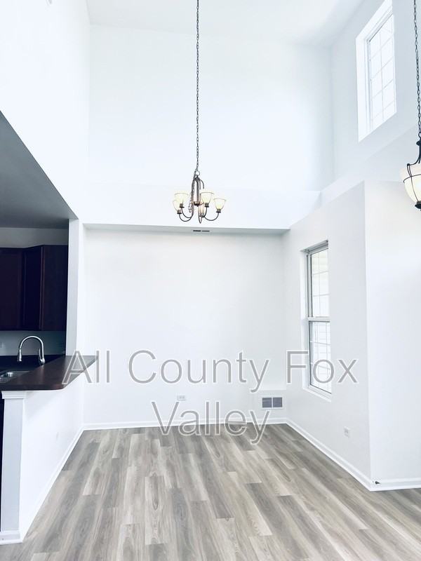 503 S Lakeside Ct - Photo 5 of 19
