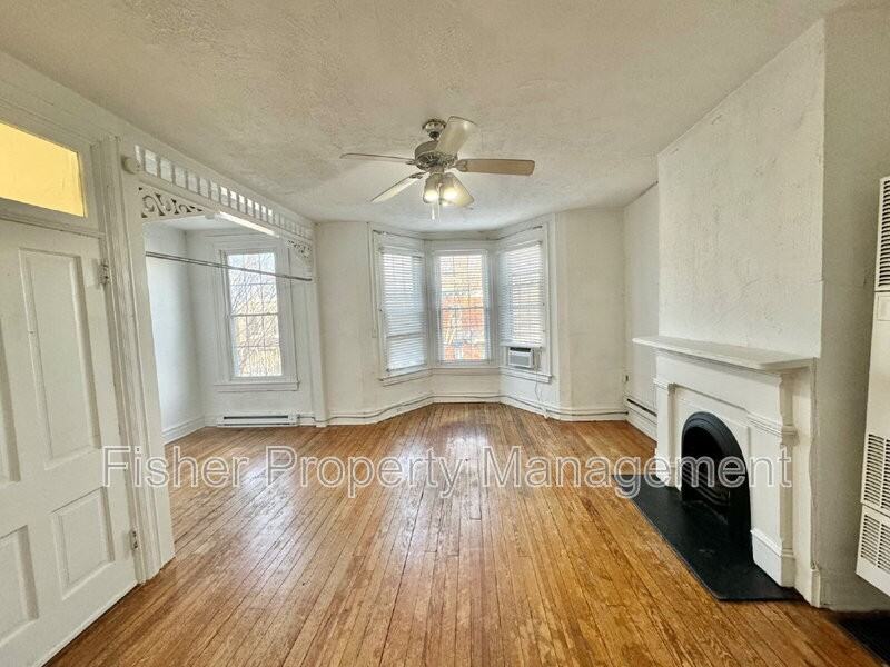 1921 Floyd Ave #2 - Photo 3 of 10