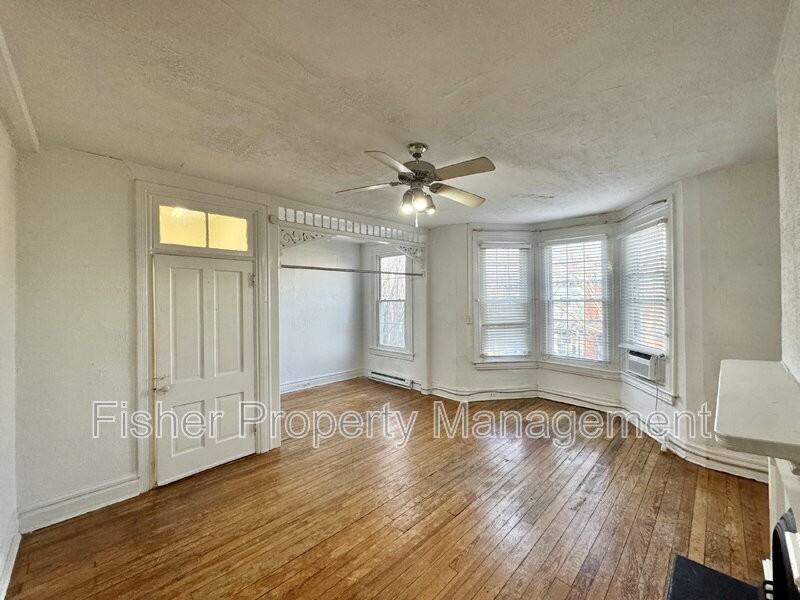 1921 Floyd Ave #2 - Photo 4 of 10