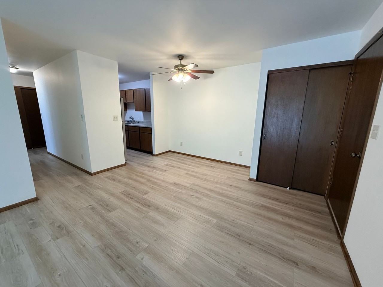 716 Mansfield Ct - Photo 3 of 11