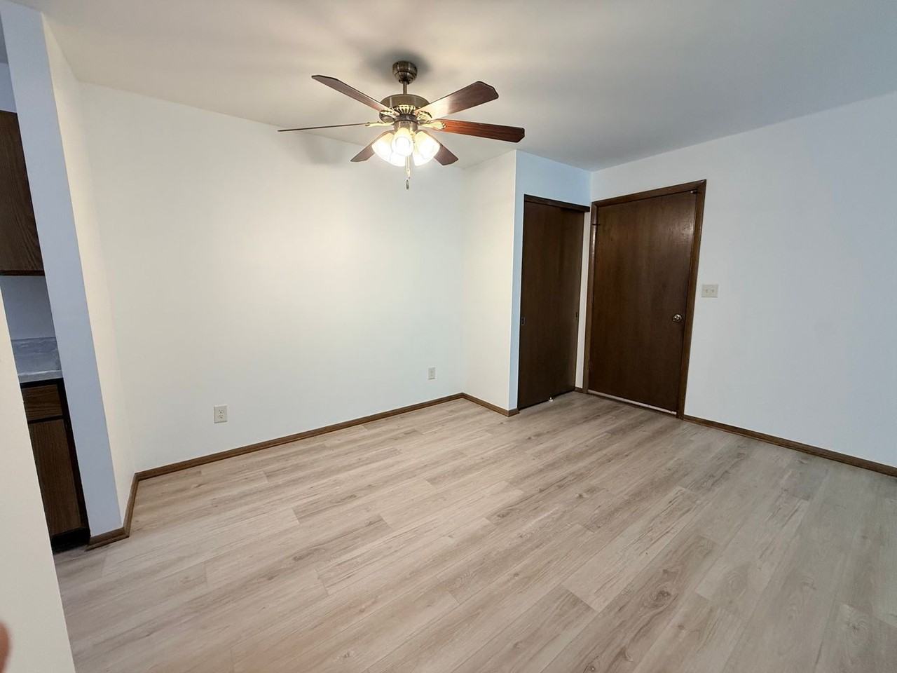 716 Mansfield Ct - Photo 4 of 11